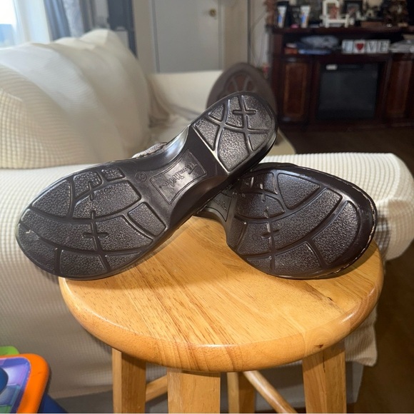 New Thom McAn Brown Leather Mules - Picture 6 of 6